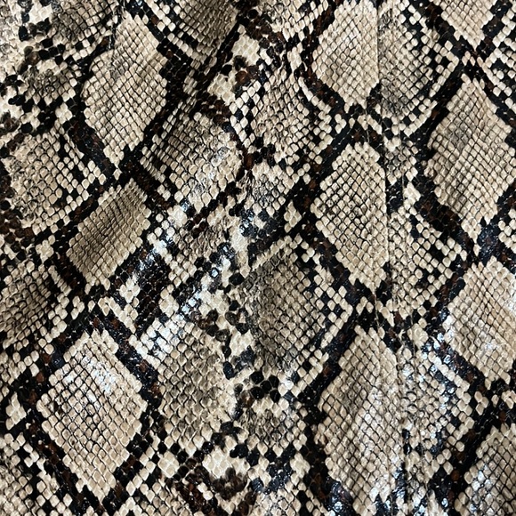 Faux snake skin skirt - Picture 3 of 10